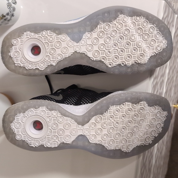 Nike PG4. Tag says size 13 but actually fits 11.5 - Picture 3 of 4